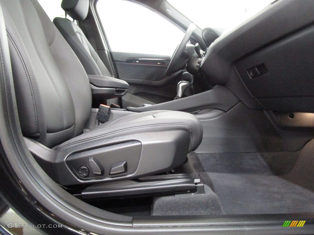 2019 X1 xDrive28i - Jet Black / Black photo #16