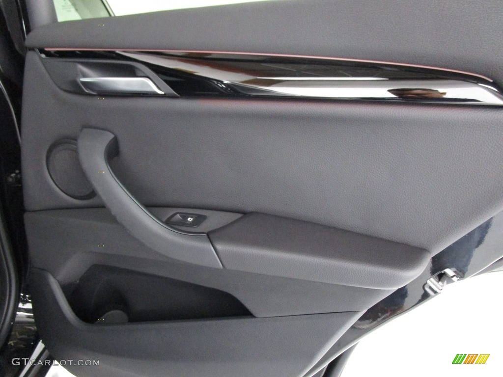 2019 X1 xDrive28i - Jet Black / Black photo #17