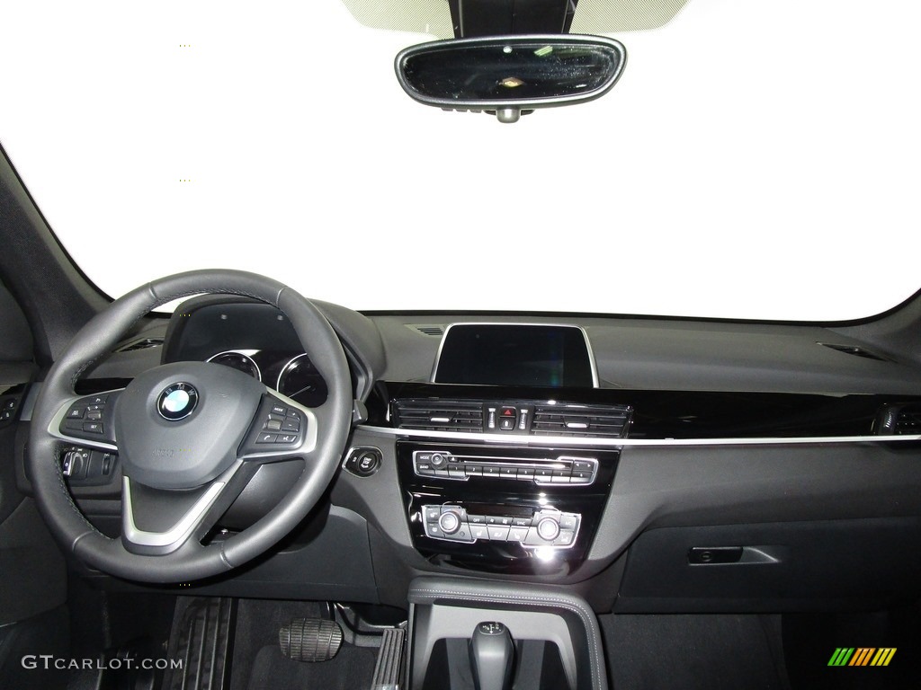 2019 X1 xDrive28i - Jet Black / Black photo #22