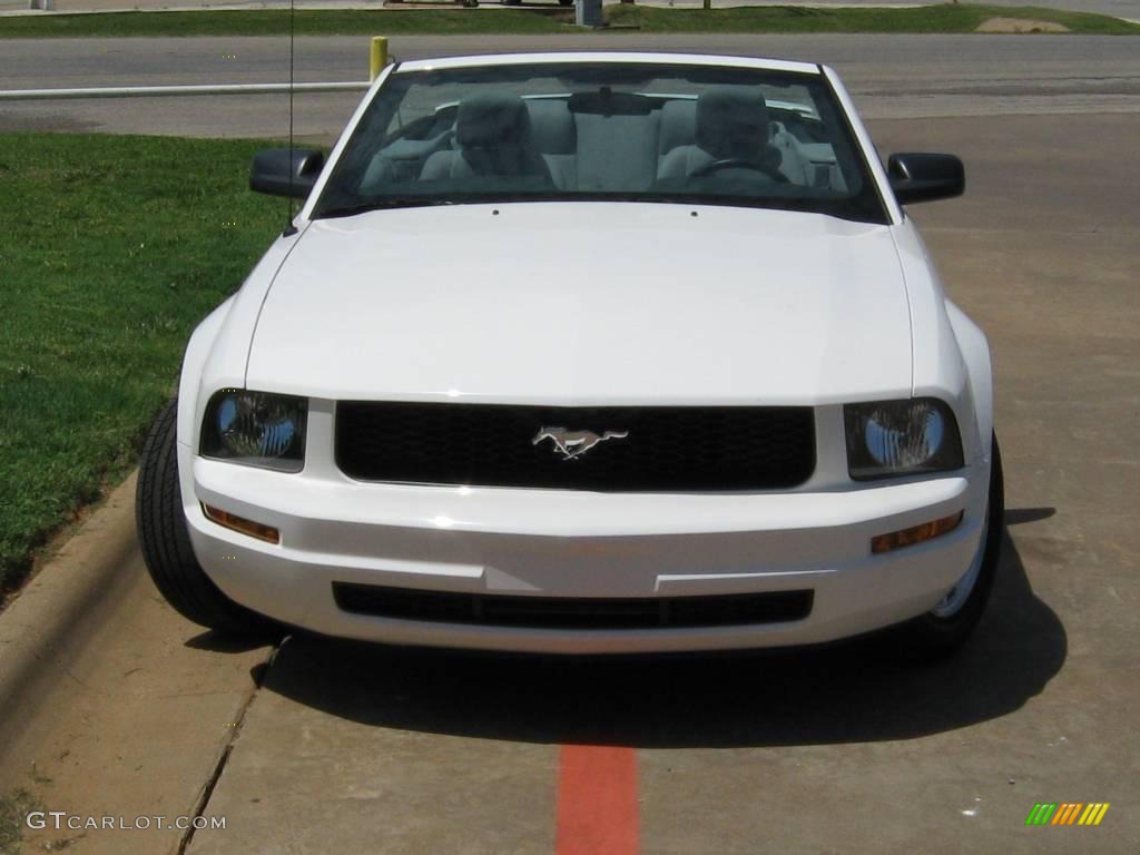 2007 Mustang V6 Deluxe Convertible - Performance White / Light Graphite photo #7