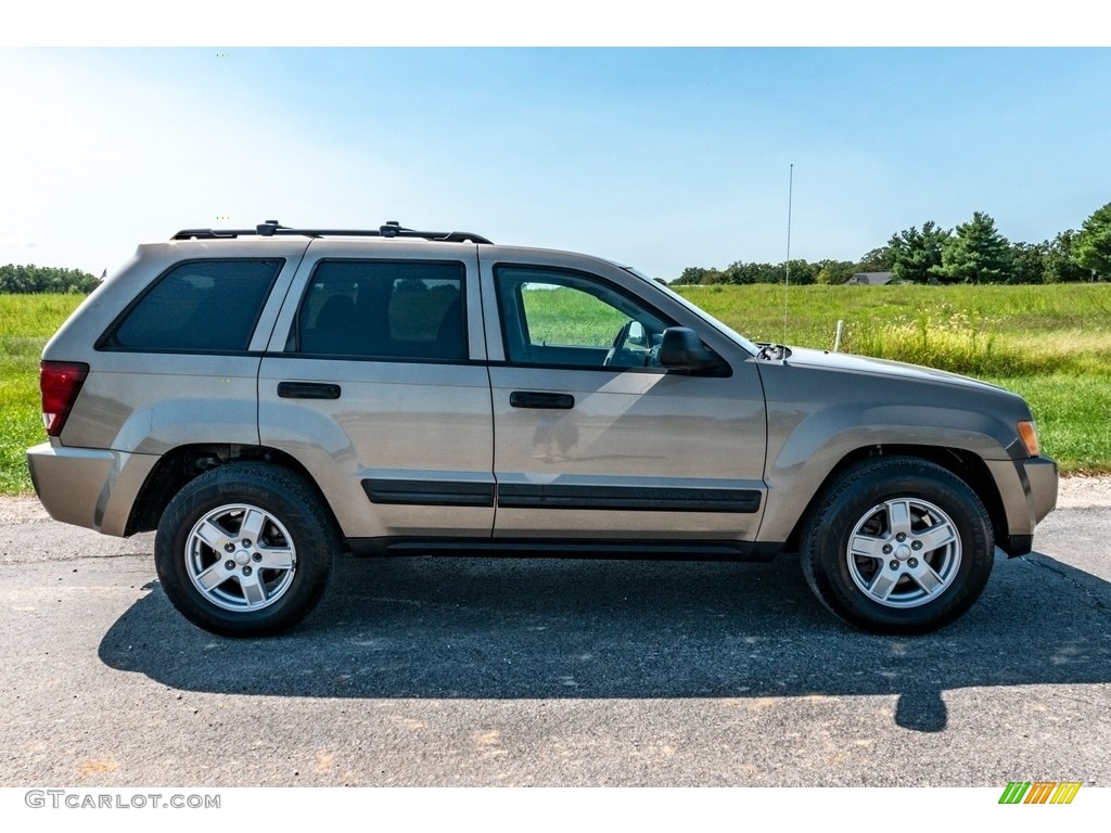 2005 Grand Cherokee Laredo 4x4 - Stone White / Khaki photo #3