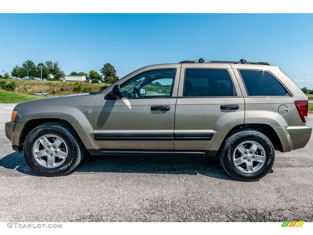 2005 Grand Cherokee Laredo 4x4 - Stone White / Khaki photo #7