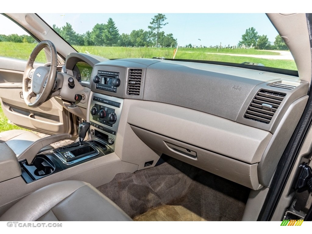 2005 Grand Cherokee Laredo 4x4 - Stone White / Khaki photo #28