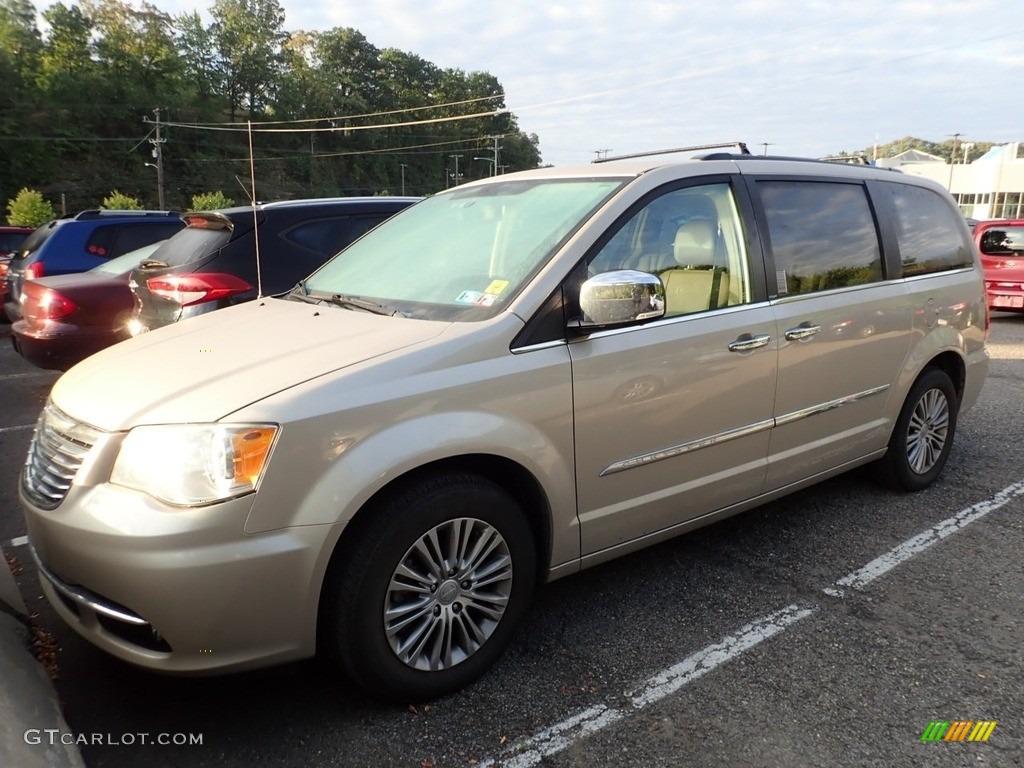 2013 Town & Country Touring - L - Cashmere Pearl / Dark Frost Beige/Medium Frost Beige photo #1