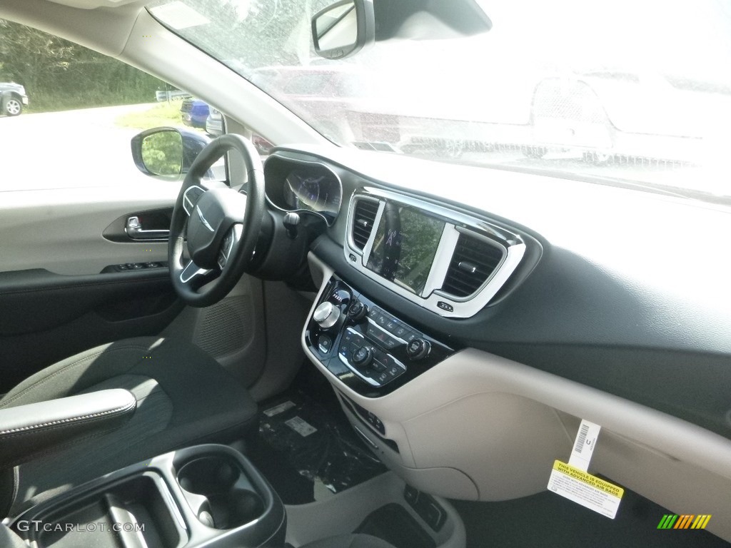 2020 Pacifica Touring - Jazz Blue Pearl / Alloy/Black photo #11