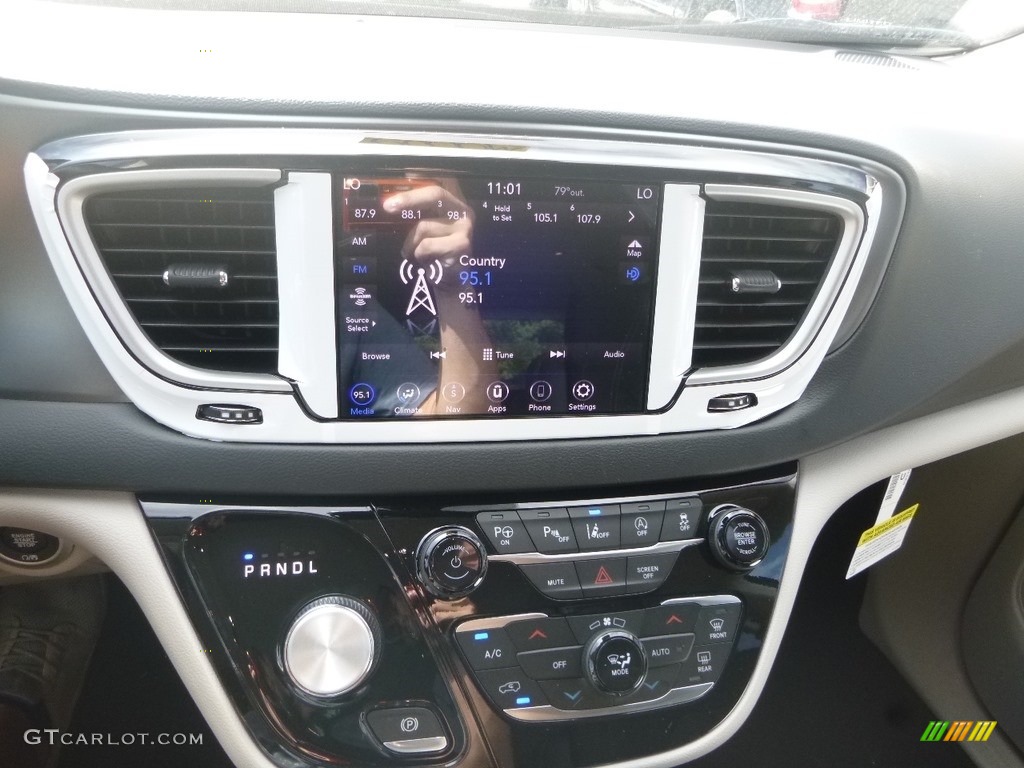 2020 Chrysler Pacifica Touring Controls Photo #135106799