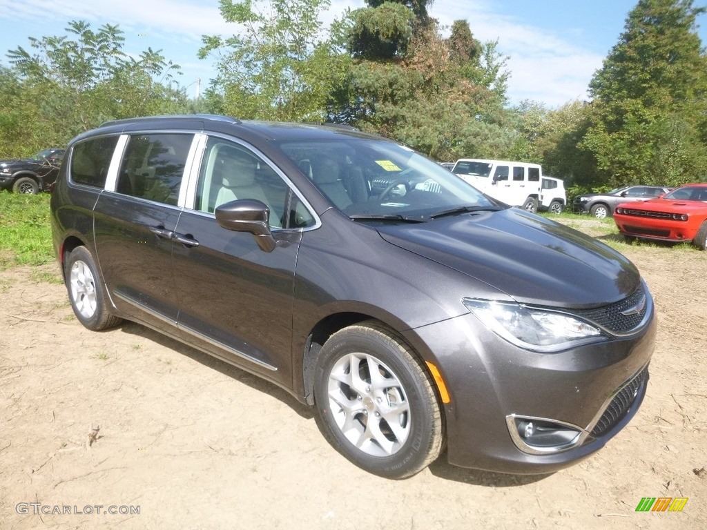 Granite Crystal Metallic 2020 Chrysler Pacifica Touring L Plus Exterior Photo #135107075