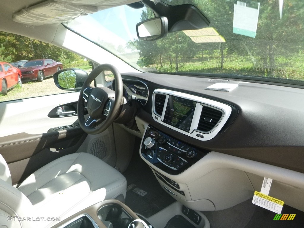 2020 Chrysler Pacifica Touring L Plus Dashboard Photos