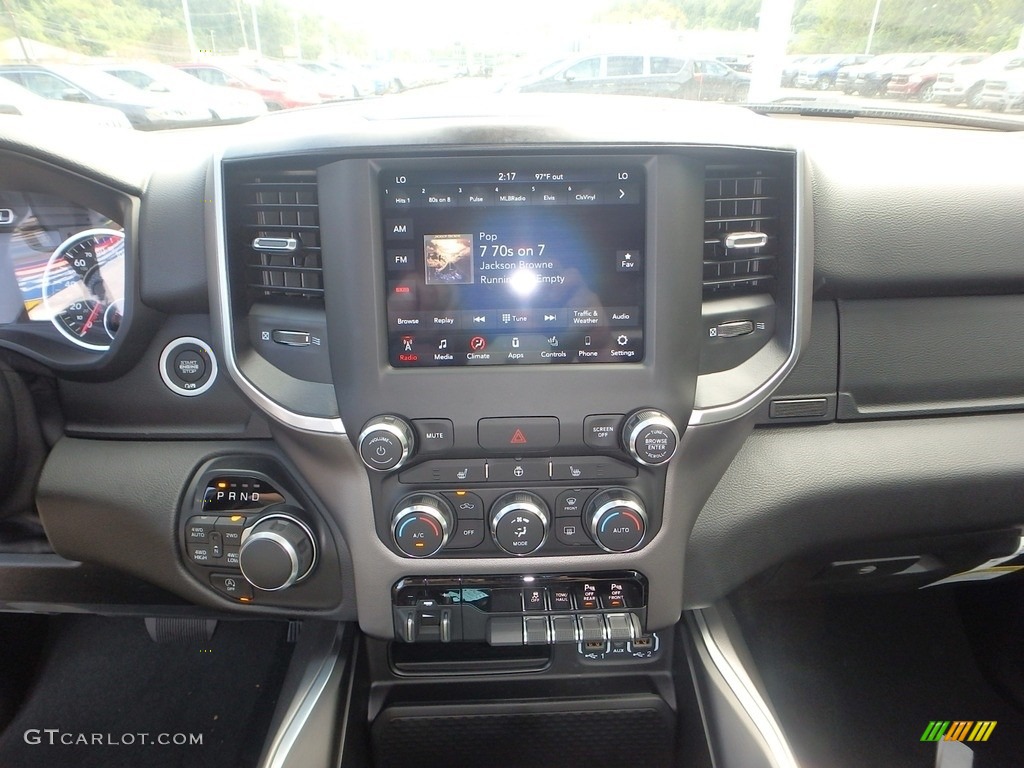 2020 1500 Big Horn Night Edition Crew Cab 4x4 - Diamond Black Crystal Pearl / Black photo #17