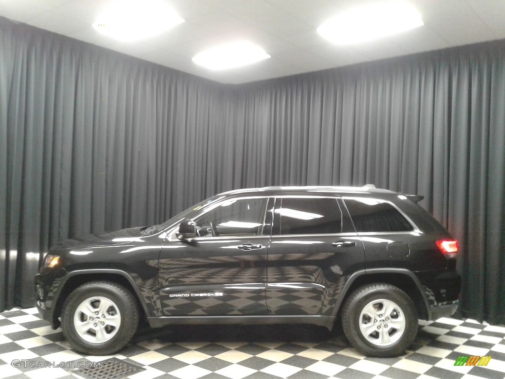 2015 Grand Cherokee Laredo 4x4 - Brilliant Black Crystal Pearl / Black/Light Frost Beige photo #1