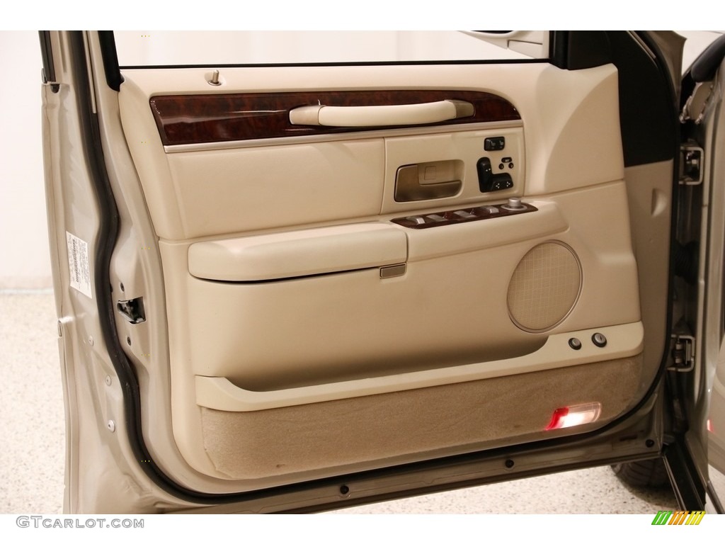 2009 Town Car Signature Limited - Light French Silk Metallic / Light Camel photo #5