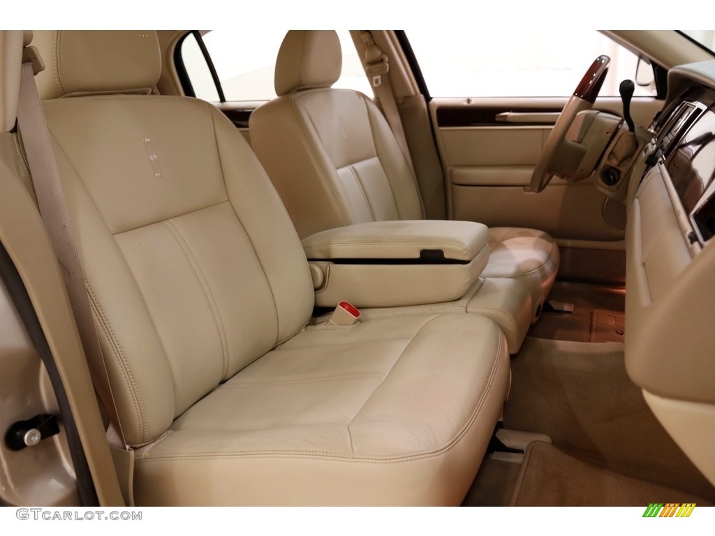2009 Town Car Signature Limited - Light French Silk Metallic / Light Camel photo #17