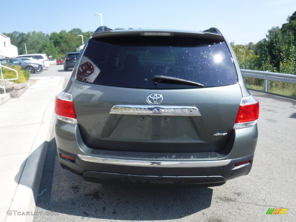 2013 Highlander SE 4WD - Cypress Green Pearl / Sand Beige photo #8