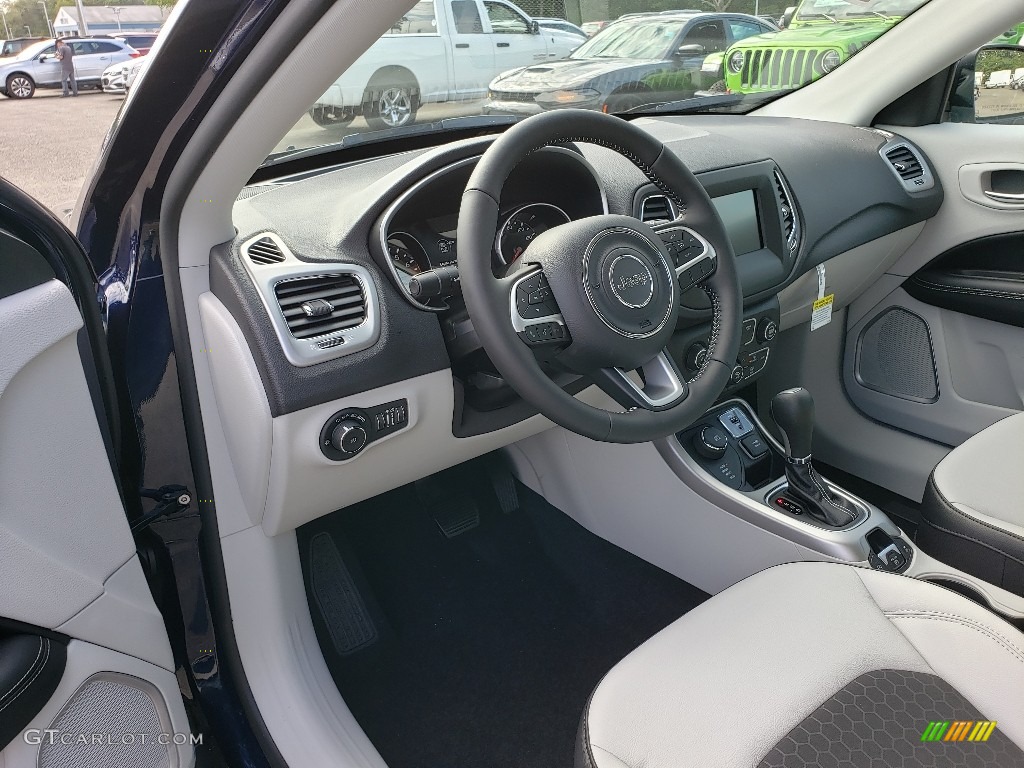 2020 Compass Latitude 4x4 - Jazz Blue Pearl / Ski Gray/Black photo #7