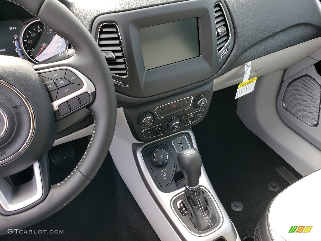 2020 Compass Latitude 4x4 - Jazz Blue Pearl / Ski Gray/Black photo #10