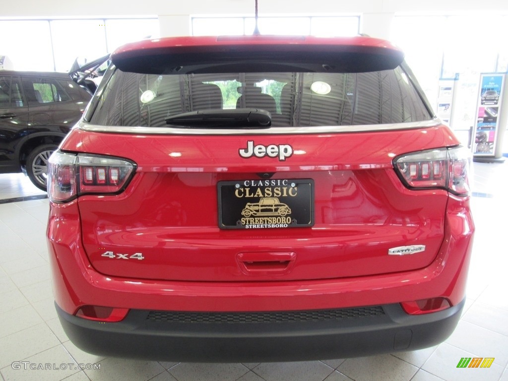 2019 Compass Latitude 4x4 - Red-Line Pearl / Black photo #14