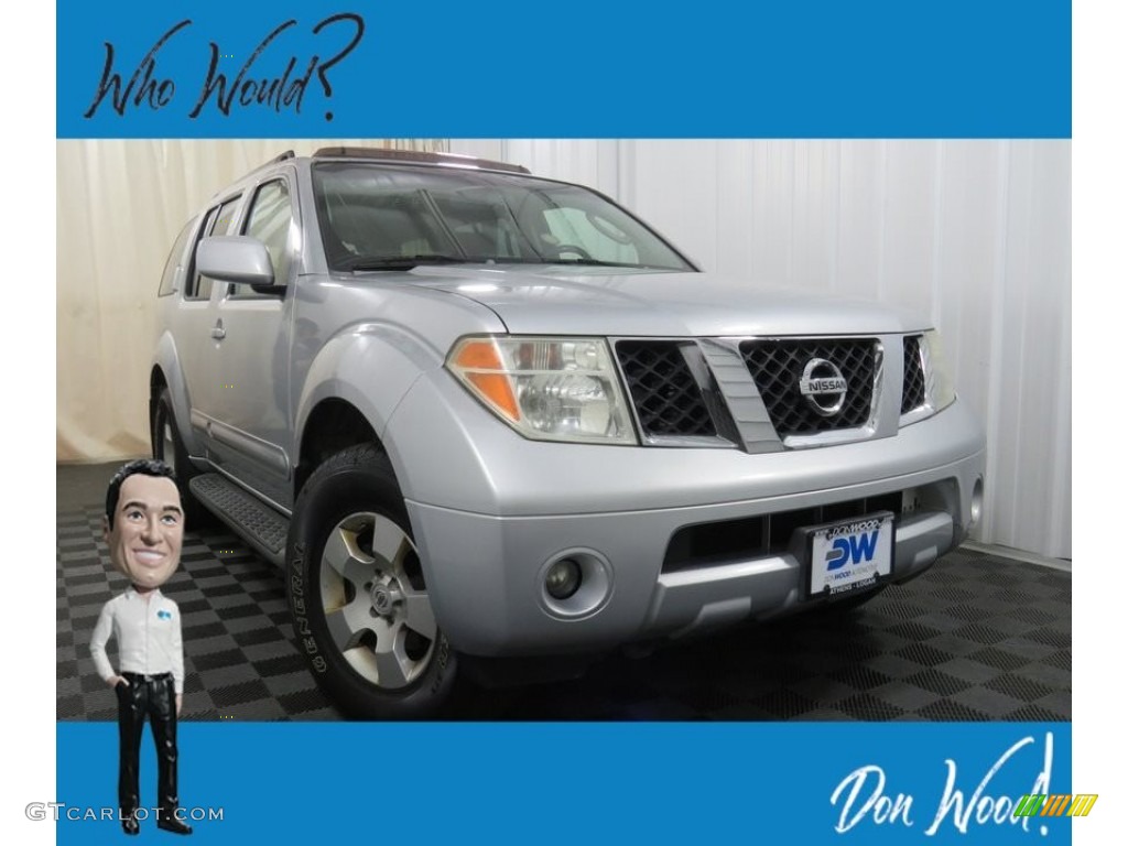 Silver Lightning Nissan Pathfinder