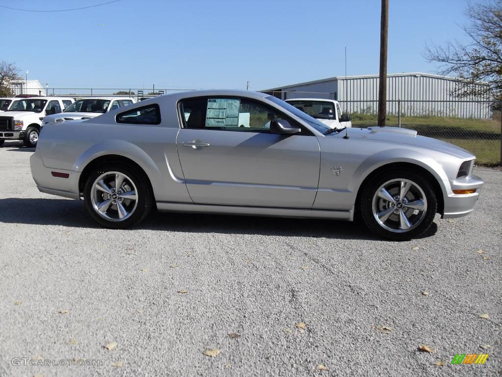 2009 Mustang GT Premium Coupe - Brilliant Silver Metallic / Light Graphite photo #6