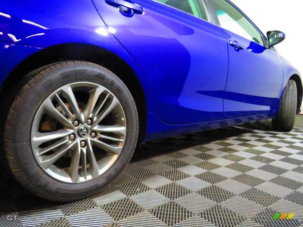 2015 Camry SE - Blue Crush Metallic / Black photo #16