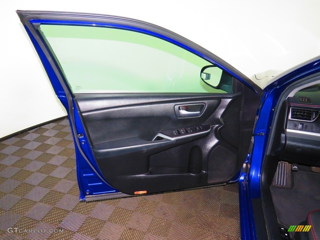 2015 Camry SE - Blue Crush Metallic / Black photo #17