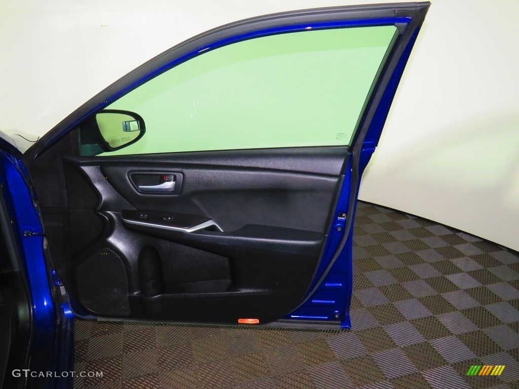 2015 Camry SE - Blue Crush Metallic / Black photo #25