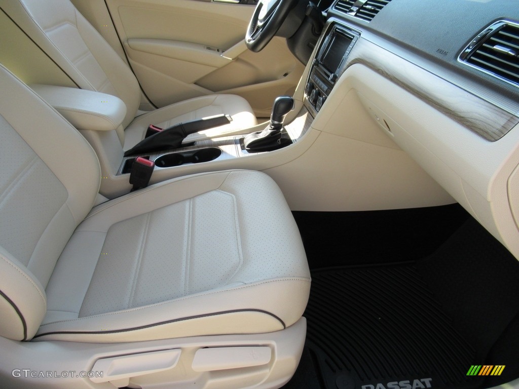 2018 Passat SE - Fortana Red Metallic / Cornsilk Beige photo #12