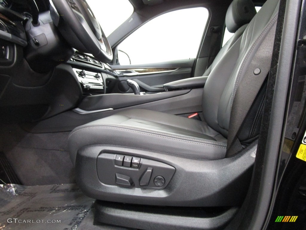2019 X6 sDrive35i - Jet Black / Black photo #9