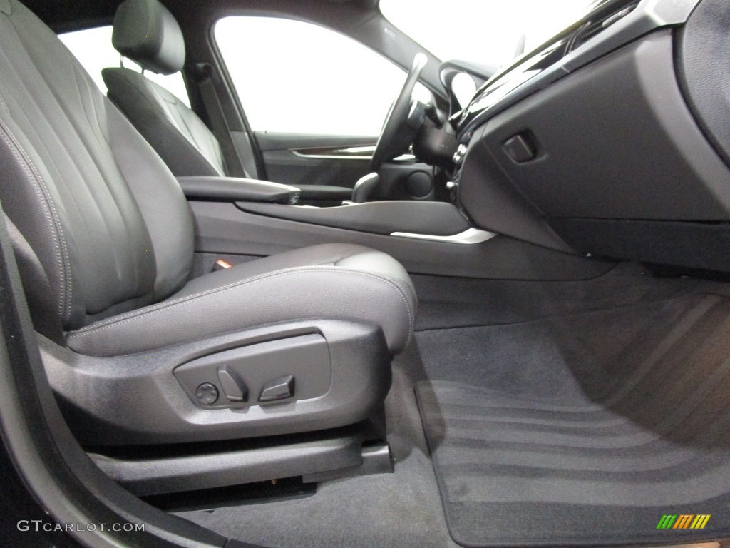 2019 X6 sDrive35i - Jet Black / Black photo #15