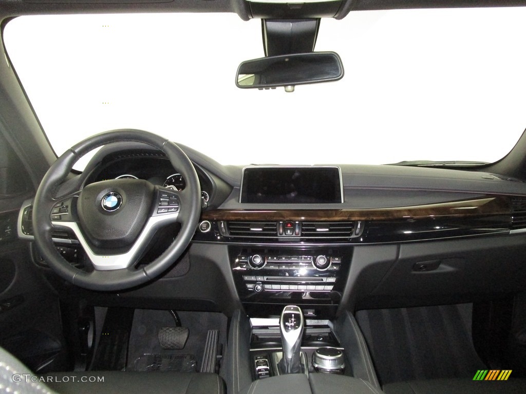 2019 X6 sDrive35i - Jet Black / Black photo #22