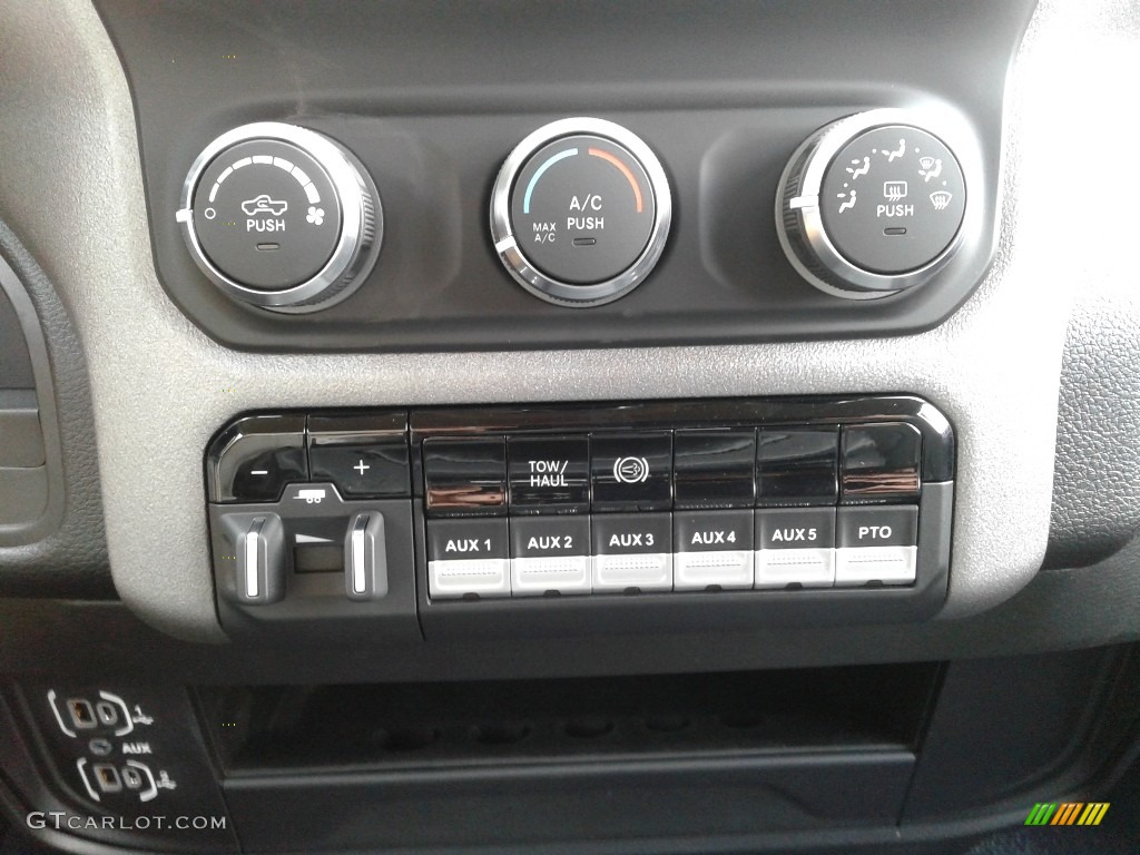2019 Ram 5500 Tradesman Regular Cab Chassis Controls Photos