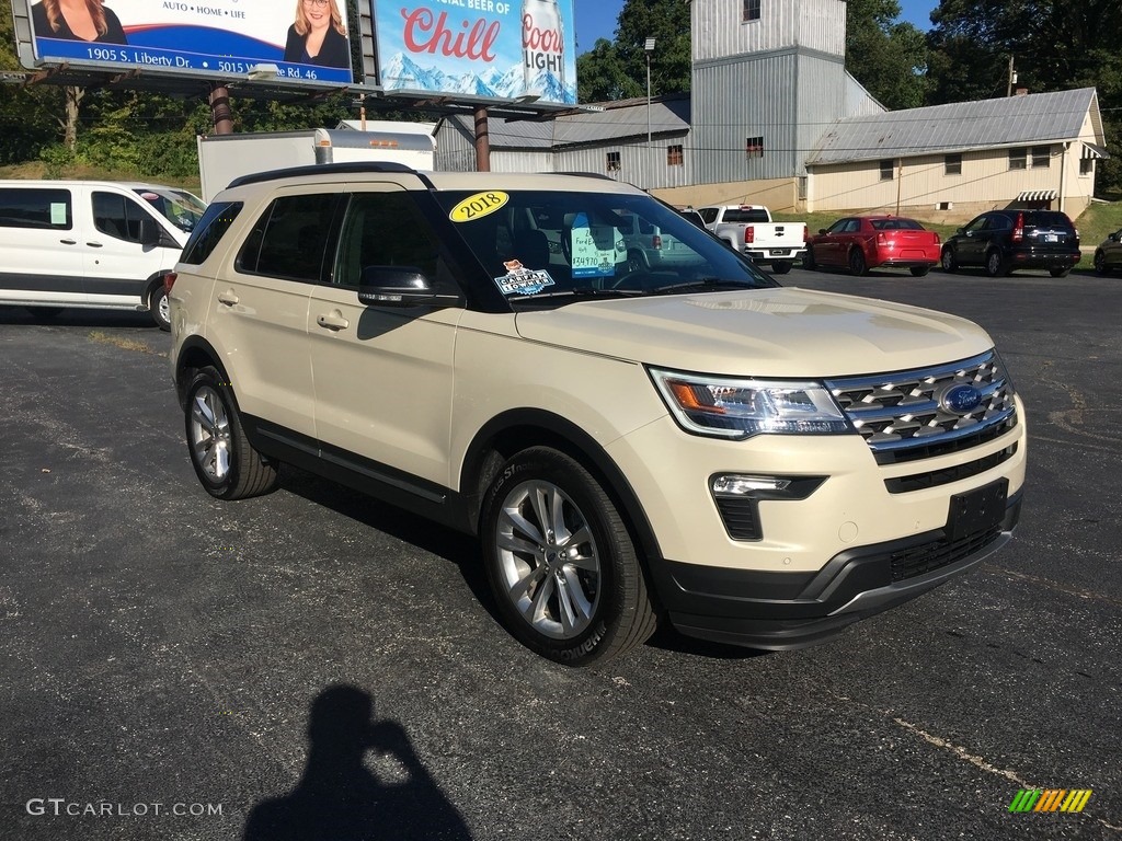 2018 Explorer XLT 4WD - Platinum Dune / Medium Stone photo #4