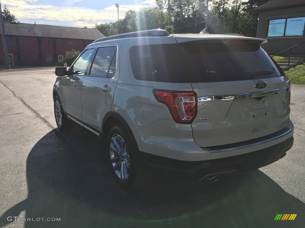2018 Explorer XLT 4WD - Platinum Dune / Medium Stone photo #8