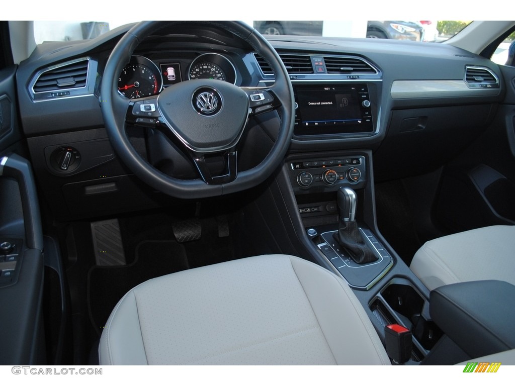 2019 Volkswagen Tiguan SE Storm Gray Dashboard Photo #135197891
