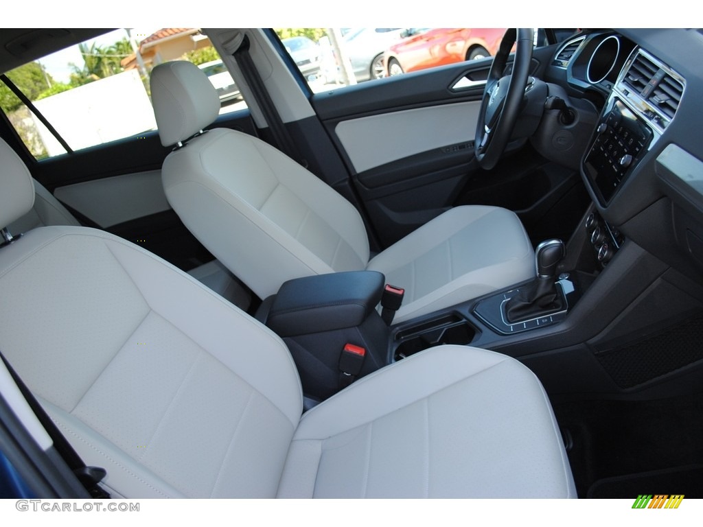 2019 Volkswagen Tiguan SE Front Seat Photo #135197972