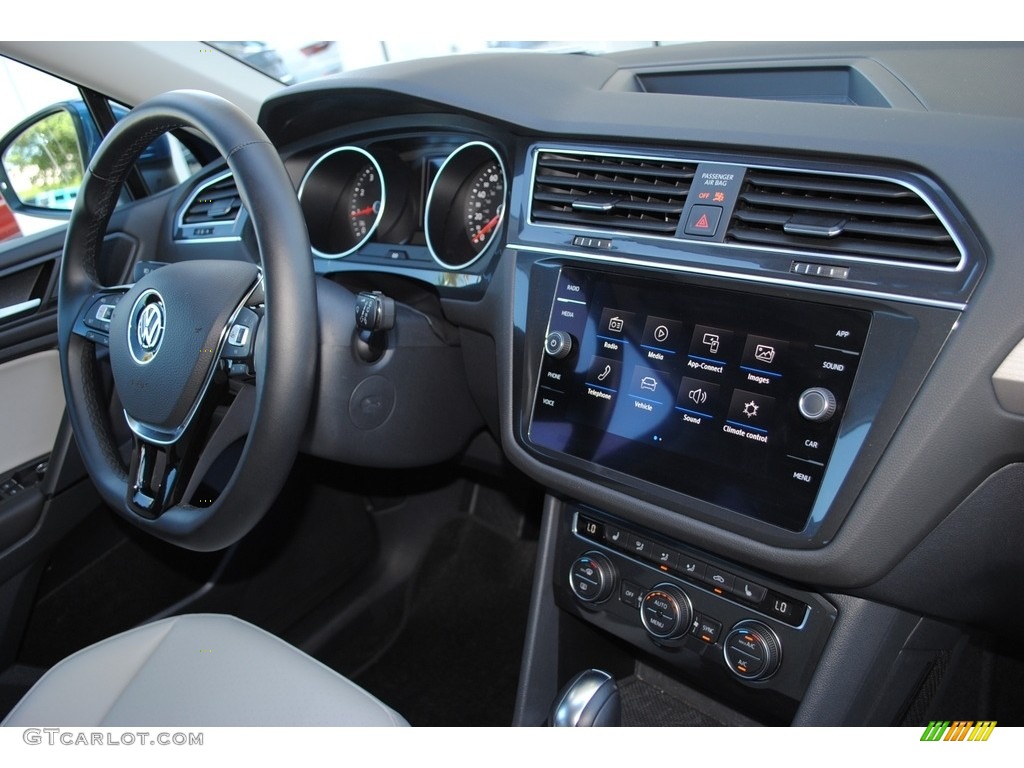 2019 Volkswagen Tiguan SE Controls Photo #135197984