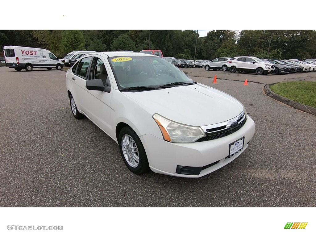 2010 Focus SE Sedan - White Suede / Charcoal Black photo #1