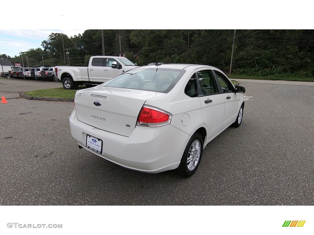2010 Focus SE Sedan - White Suede / Charcoal Black photo #7