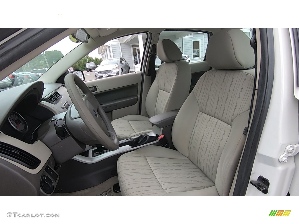2010 Focus SE Sedan - White Suede / Charcoal Black photo #12