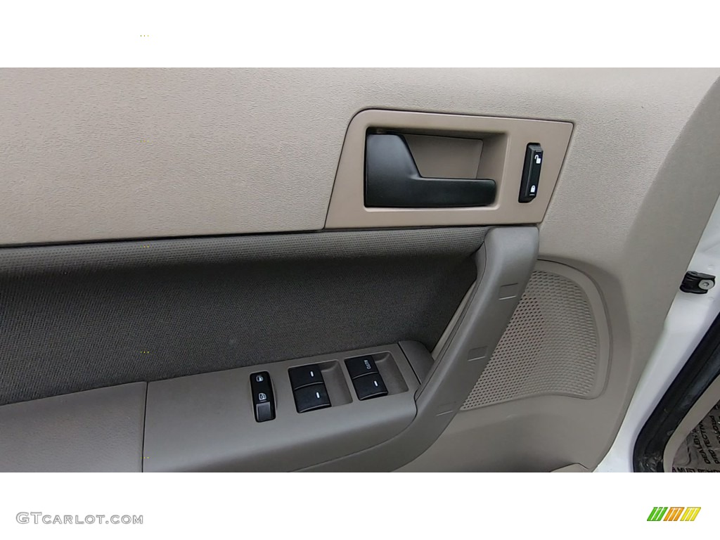 2010 Focus SE Sedan - White Suede / Charcoal Black photo #13