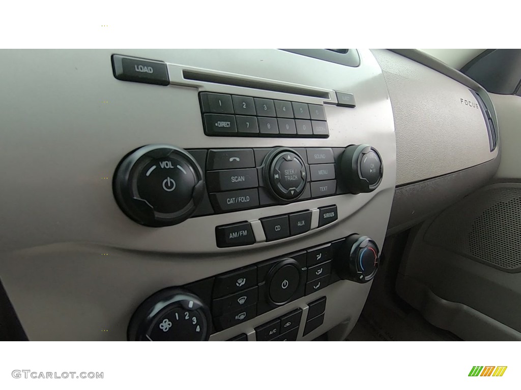 2010 Focus SE Sedan - White Suede / Charcoal Black photo #16