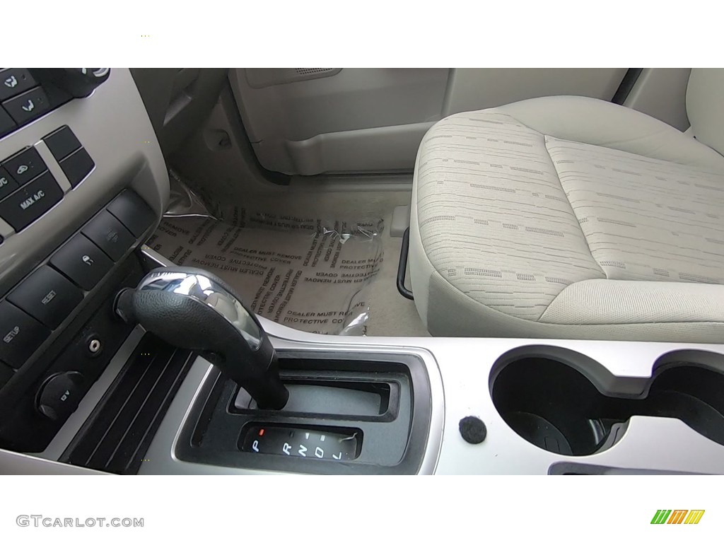 2010 Focus SE Sedan - White Suede / Charcoal Black photo #17