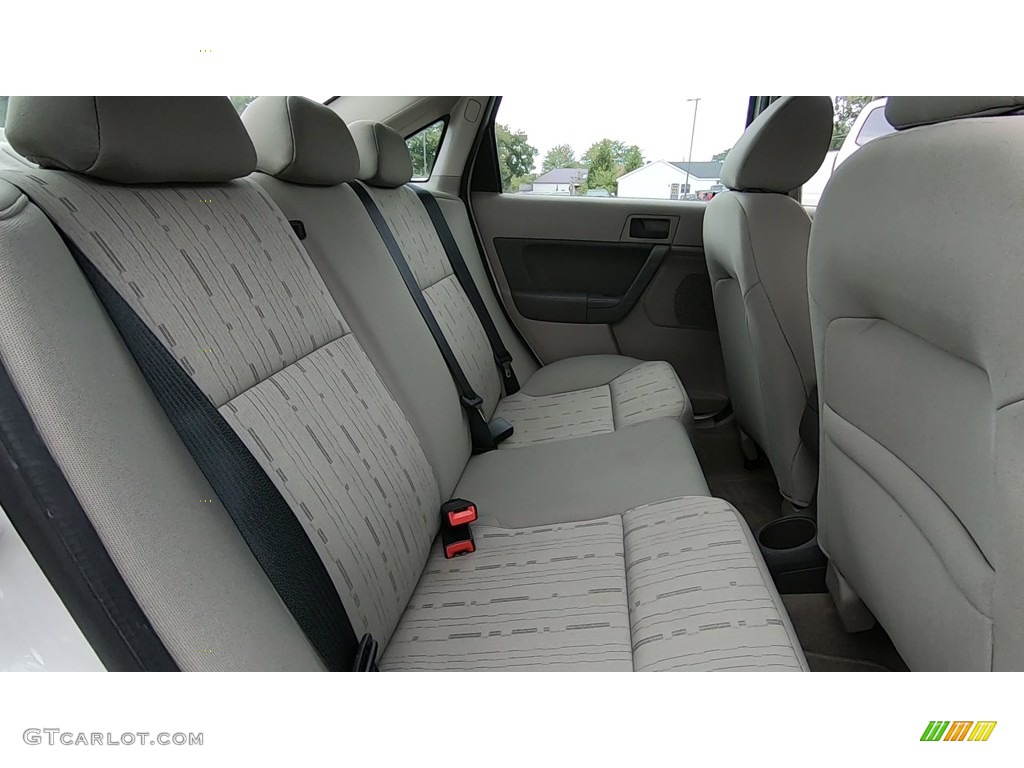 2010 Focus SE Sedan - White Suede / Charcoal Black photo #23