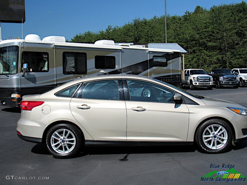 2017 Focus SE Sedan - White Gold / Charcoal Black photo #6