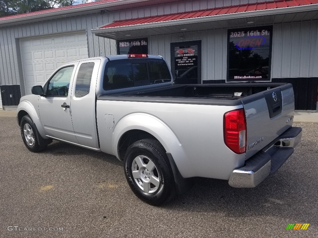 2007 Frontier SE King Cab 4x4 - Radiant Silver / Graphite photo #30