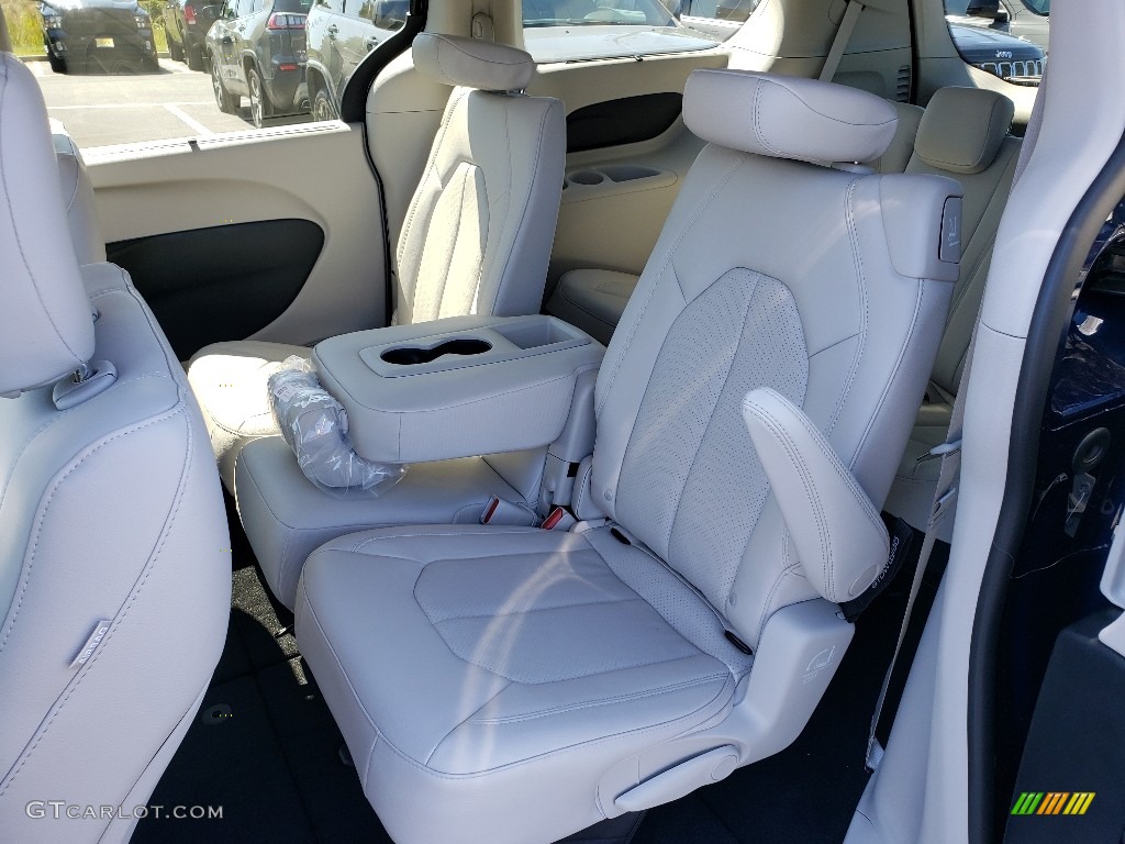 2020 Chrysler Pacifica Touring L Rear Seat Photo #135230610