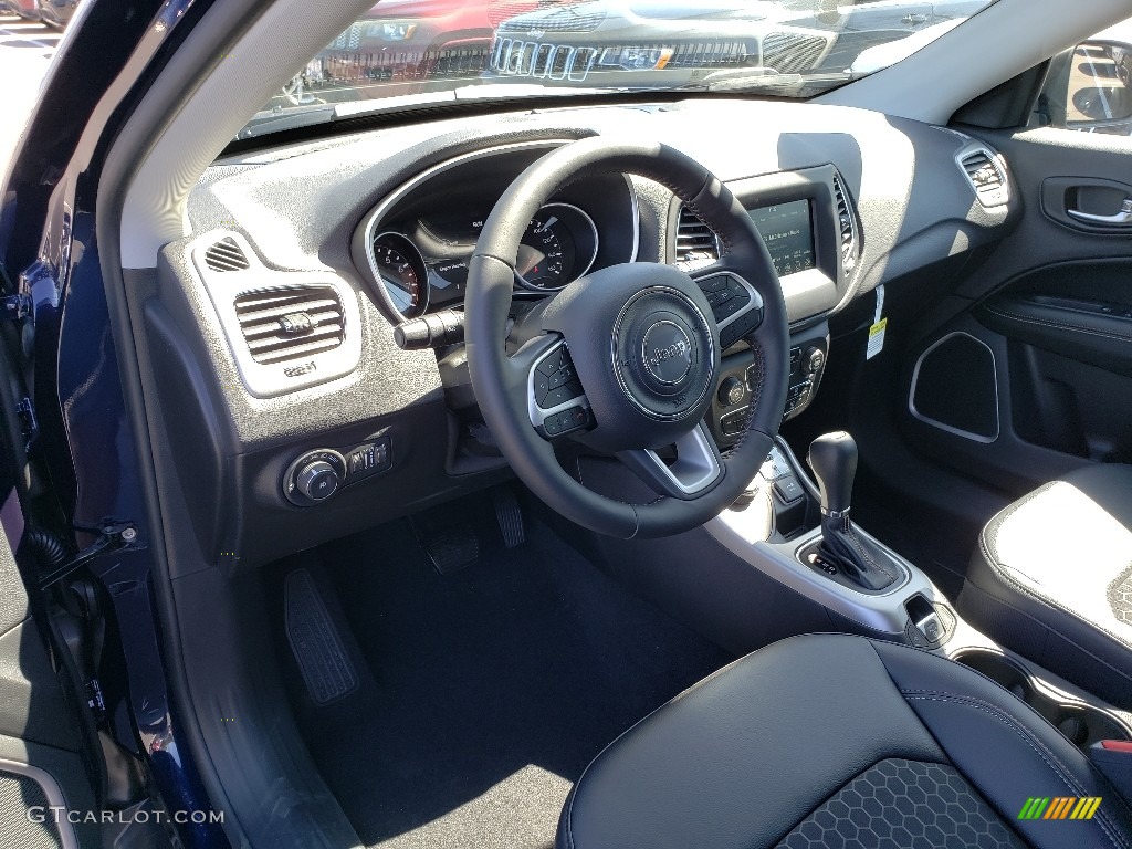 2020 Compass Latitude 4x4 - Jazz Blue Pearl / Black photo #7