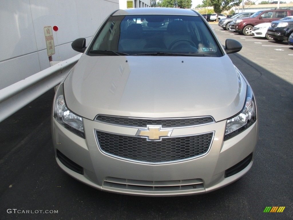 2012 Cruze LS - Gold Mist Metallic / Jet Black/Medium Titanium photo #8