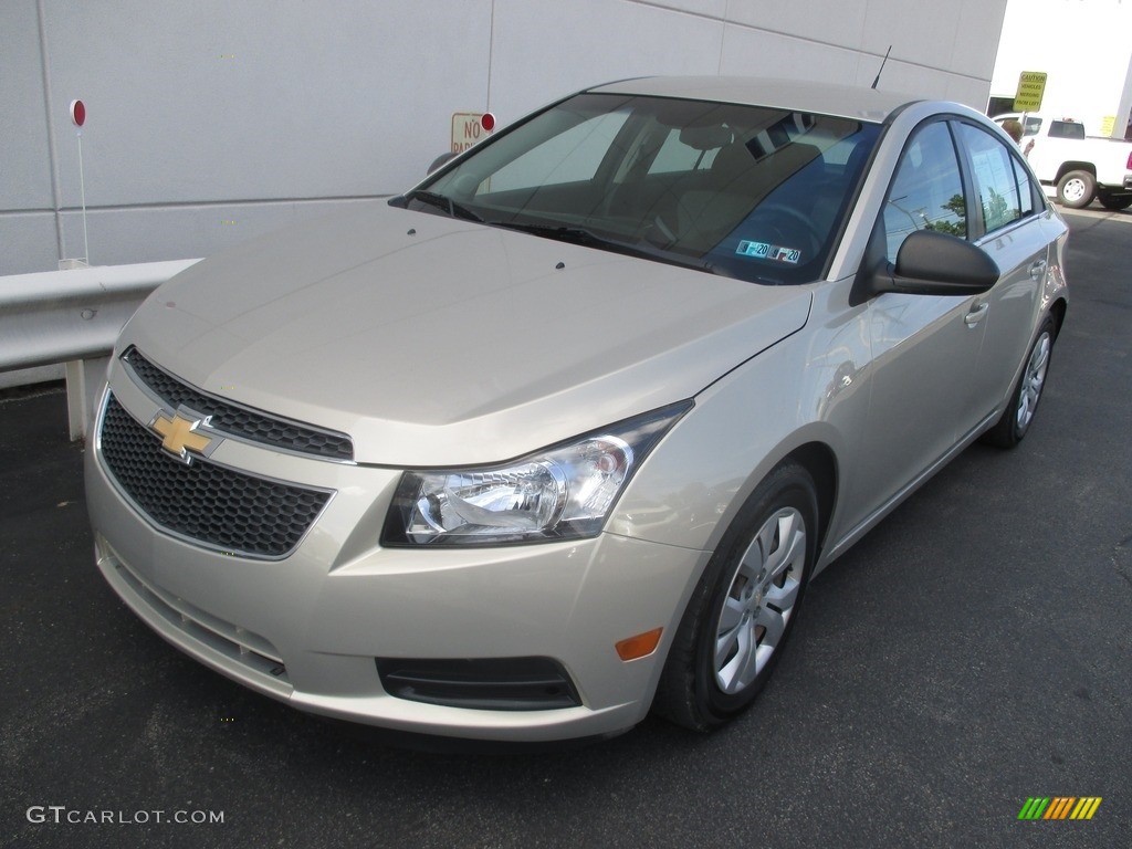 2012 Cruze LS - Gold Mist Metallic / Jet Black/Medium Titanium photo #9