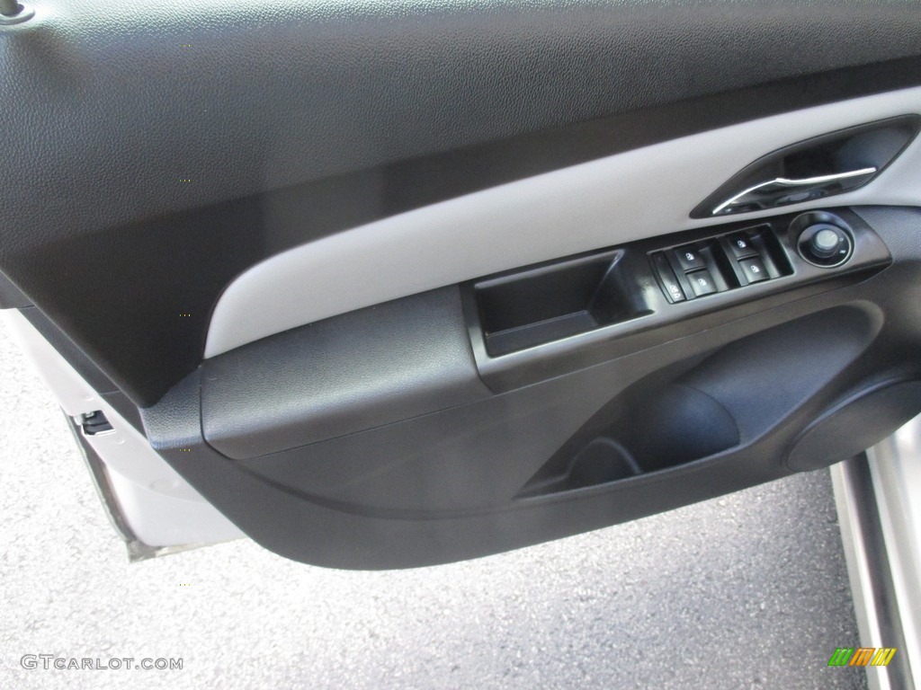 2012 Cruze LS - Gold Mist Metallic / Jet Black/Medium Titanium photo #10