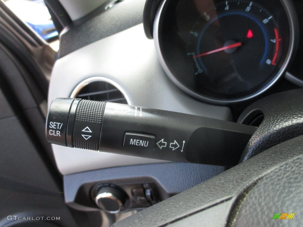 2012 Cruze LS - Gold Mist Metallic / Jet Black/Medium Titanium photo #17